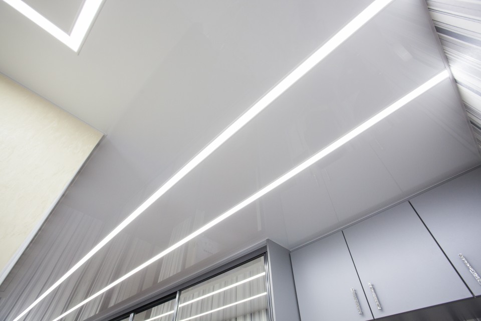 Заказать световые потолки с линией света в г. Высоковск